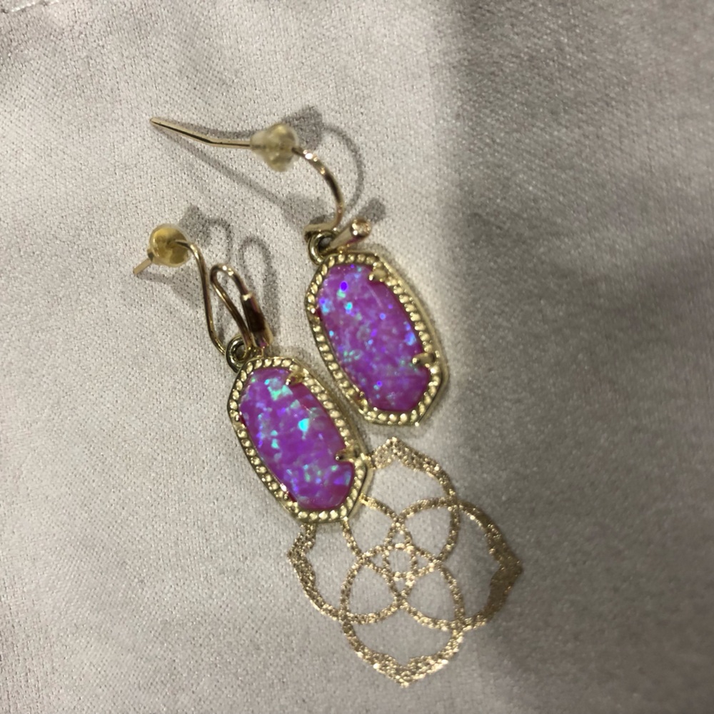 Kendra Scott Gold Drop Earrings w. Pink Kyocera Opal gems